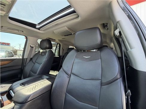 Used 2017 Cadillac Escalade Premium Luxury AWD/4WD image 18