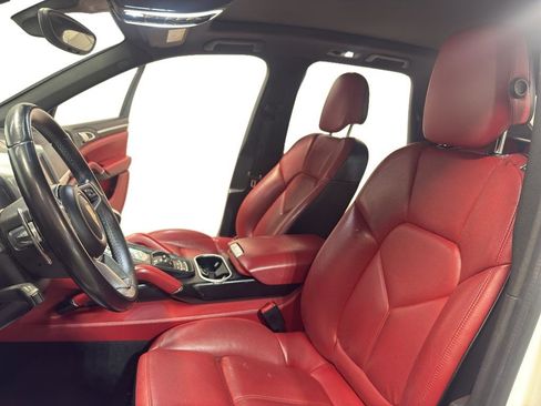Used 2017 Porsche Cayenne S image 15