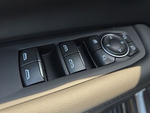 New 2025 Chevrolet Suburban High Country AWD/4WD image 24