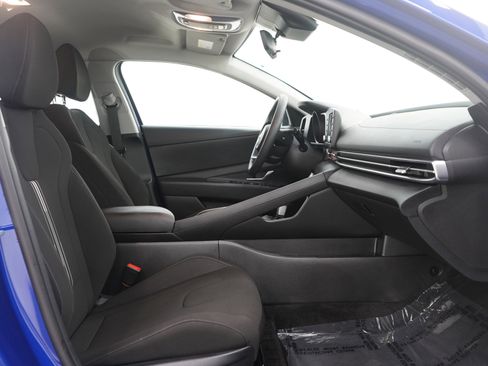 Used 2023 Hyundai Elantra SEL image 11