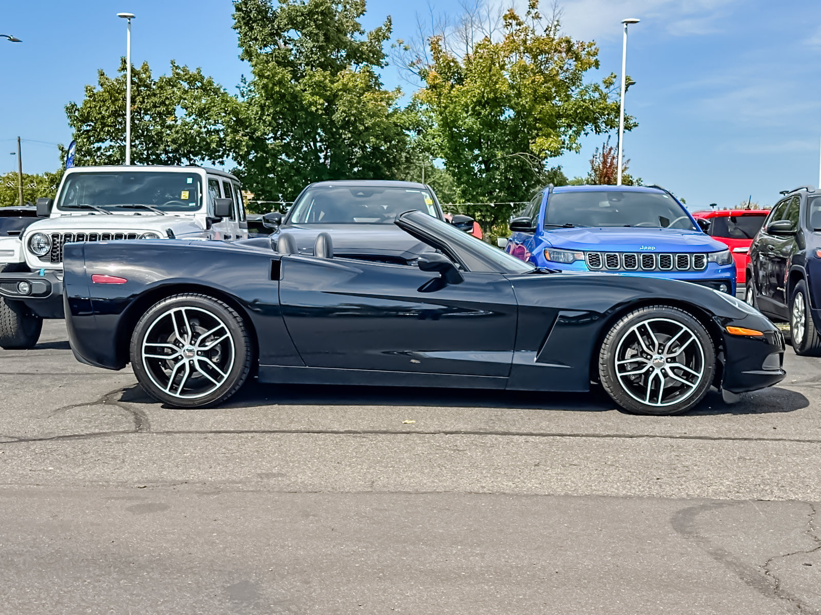 Used 2005 Chevrolet Corvette Convertible w/ Preferred Equipment Group RWD image 3