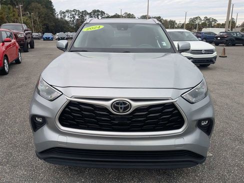 Used 2024 Toyota Highlander XLE image 6
