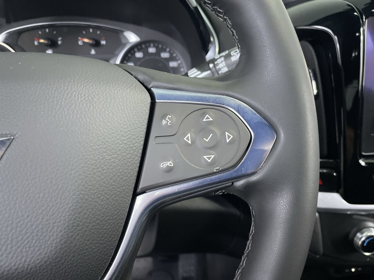 Used 2023 Chevrolet Traverse LT AWD/4WD image 30