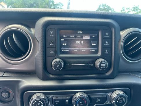 Used 2019 Jeep Wrangler Unlimited Sport S AWD/4WD image 17