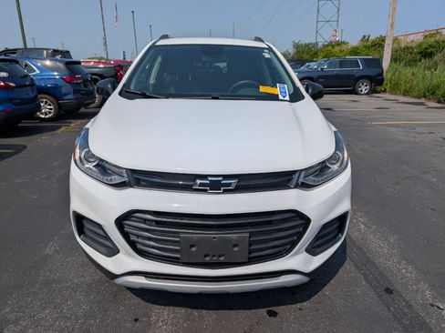 Used 2022 Chevrolet Trax LT w/ Redline Edition AWD/4WD image 2