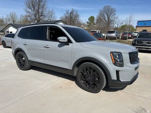 Used 2022 Kia Telluride SX w/ SX Prestige Package image 22