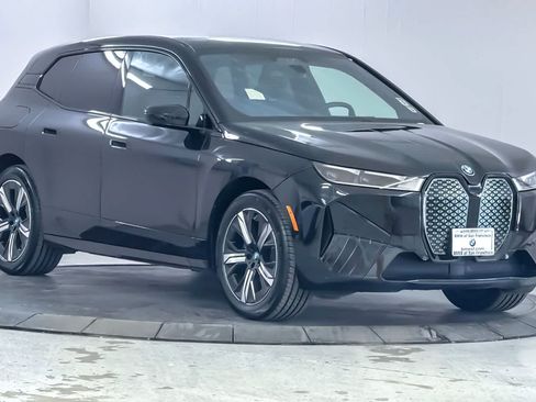 Used 2024 BMW iX xDrive50 w/ Sport Package AWD/4WD image 9