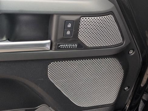 Used 2024 Land Rover Defender 130 X-Dynamic SE image 33