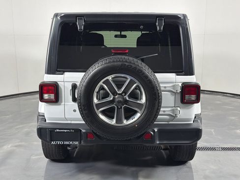 Used 2019 Jeep Wrangler Unlimited Sahara AWD/4WD image 6