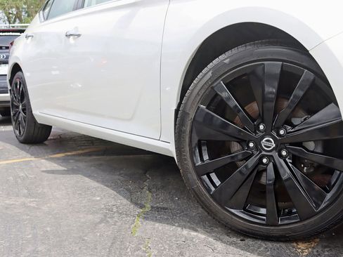 Used 2019 Nissan Altima 2.5 Platinum AWD/4WD image 5