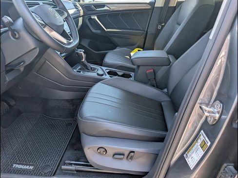 Used 2024 Volkswagen Tiguan SE AWD/4WD image 10