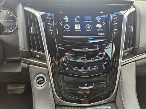 Used 2016 Cadillac Escalade Platinum RWD image 18