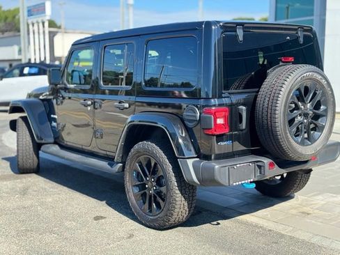 Used 2023 Jeep Wrangler Unlimited Sahara w/ Cold Weather Group AWD/4WD image 4