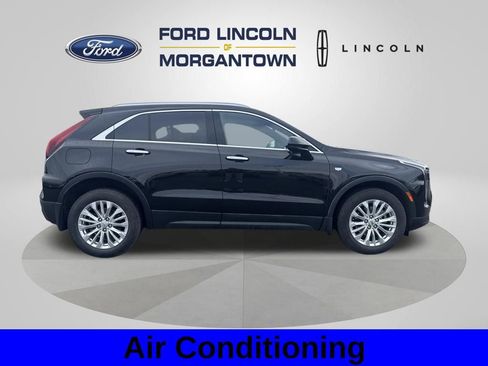 Used 2024 Cadillac XT4 Luxury w/ Cold Weather Package image 5