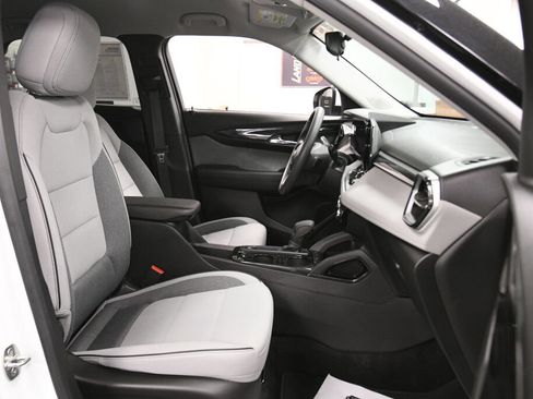 Used 2024 Chevrolet TrailBlazer LT FWD image 25