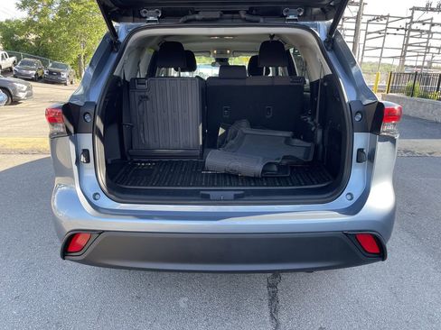 Used 2023 Toyota Highlander LE AWD/4WD image 13
