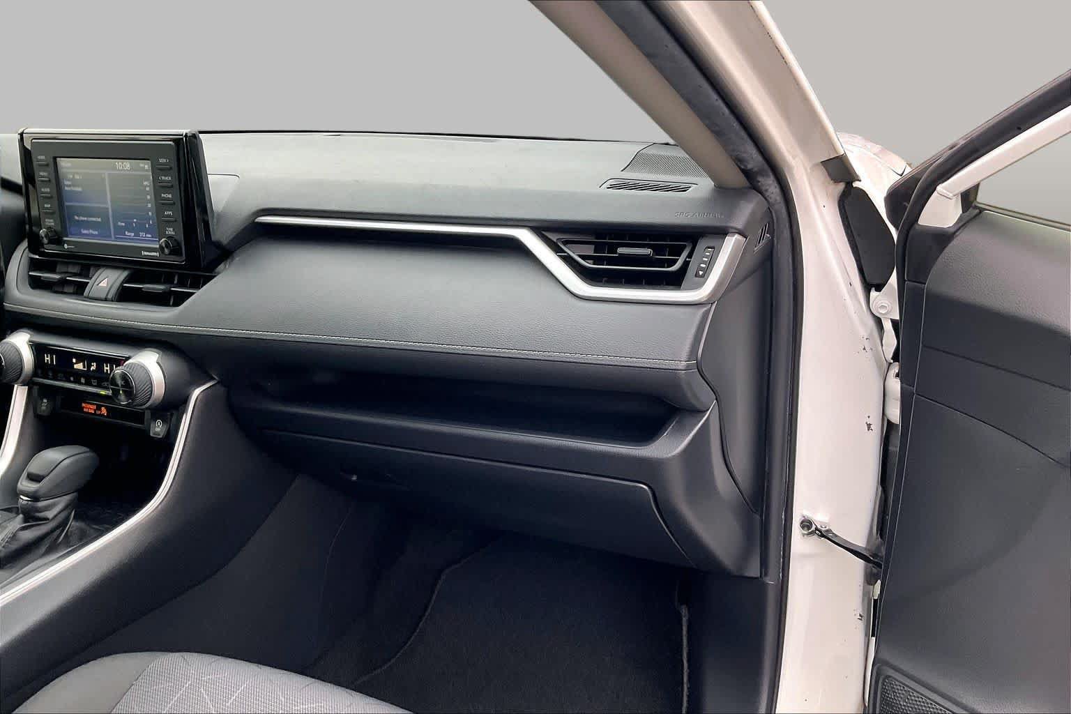 Used 2020 Toyota RAV4 XLE w/ Convenience Package FWD image 18