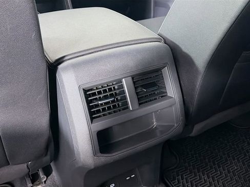 Used 2023 Volkswagen Atlas Cross Sport SE image 30