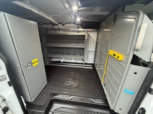 Used 2023 Ford Transit 250 Low Roof AWD image 10