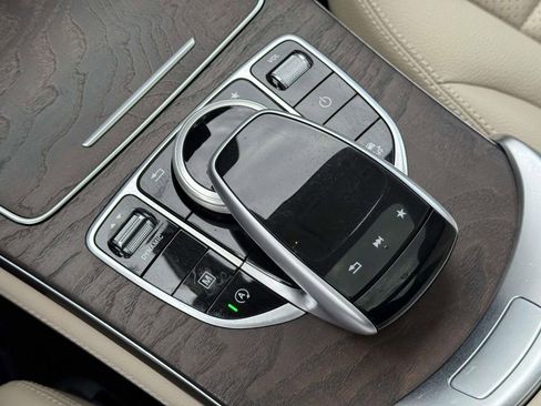 Used 2018 Mercedes-Benz GLC 300 4MATIC image 30