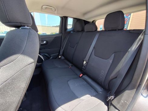 Used 2016 Jeep Renegade Latitude FWD image 35