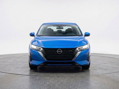 Used 2025 Nissan Sentra SV FWD image 2