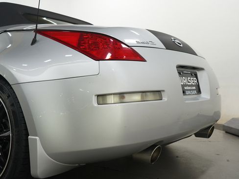 Used 2006 Nissan 350Z Touring RWD image 13
