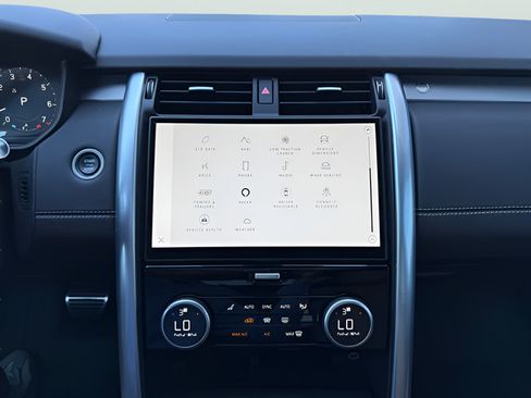 Certified 2025 Land Rover Discovery Dynamic SE AWD/4WD image 24