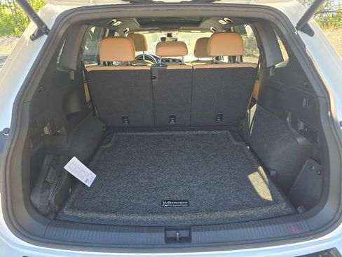 Used 2023 Volkswagen Tiguan SE R-Line AWD/4WD image 28