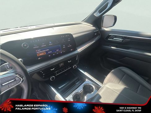 Used 2025 Chevrolet Suburban LS RWD image 23