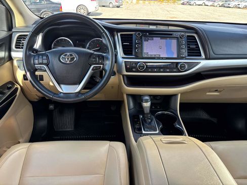 Used 2019 Toyota Highlander XLE image 13