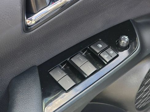 Used 2020 Toyota Prius LE AWD/4WD image 19