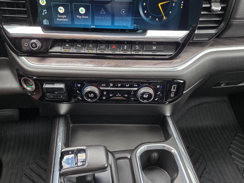 Used 2022 Chevrolet Silverado 1500 LTZ w/ LTZ Premium Package AWD/4WD image 18
