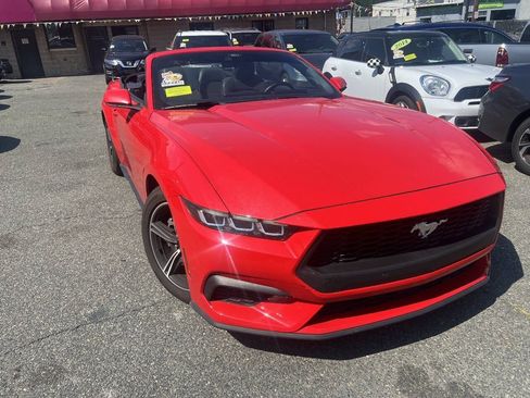 Used 2024 Ford Mustang Convertible RWD image 21