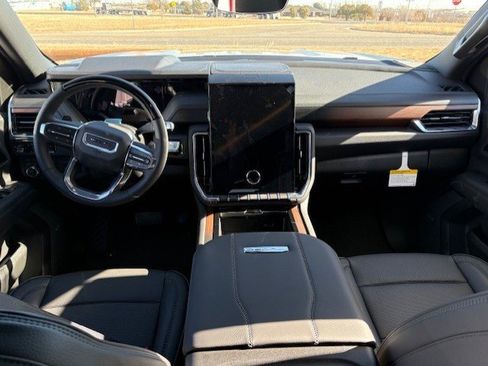 New 2026 GMC Yukon XL Denali w/ Denali Reserve Package image 4