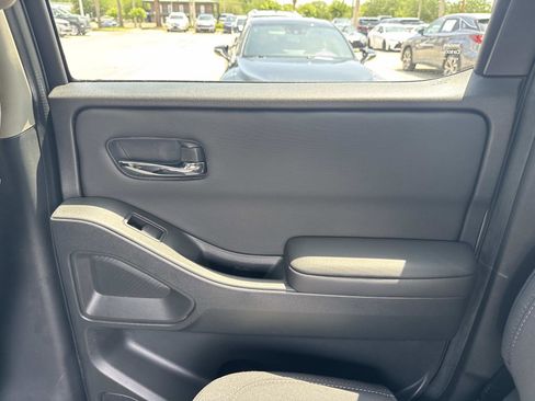 Used 2024 Nissan Frontier SV w/ SV Convenience Package RWD image 14