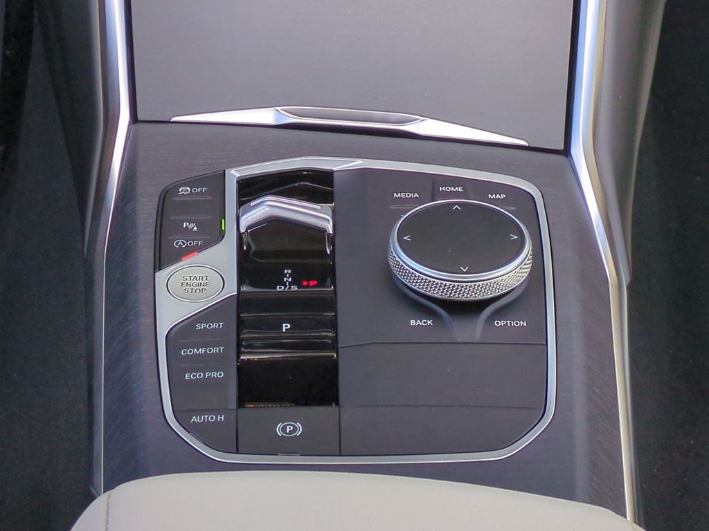 New 2026 BMW 330i Sedan w/ Convenience Package RWD image 19