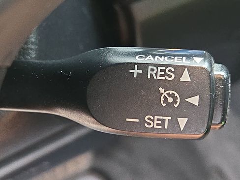 Used 2013 Toyota Avalon Limited FWD image 23