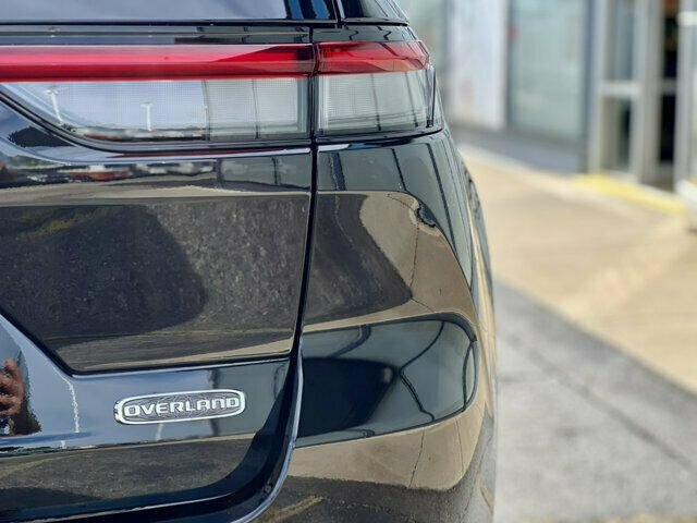 Used 2023 Jeep Grand Cherokee Overland AWD/4WD image 12