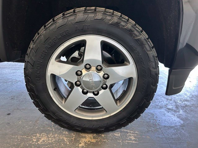 Used 2018 GMC Sierra 2500 SLT w/ All Terrain HD Package AWD/4WD image 12