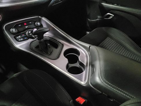 Used 2016 Dodge Challenger SXT RWD image 26