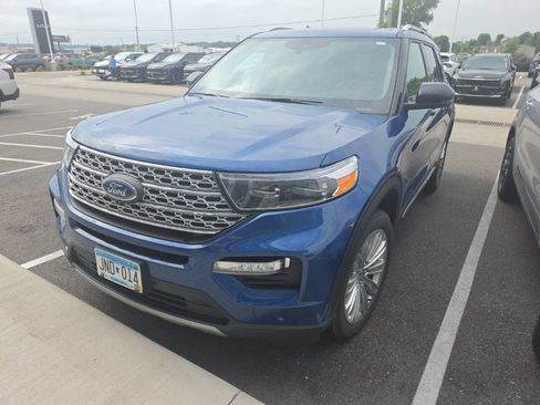 Used 2022 Ford Explorer Limited w/ Equipment Group 301A AWD/4WD image 2