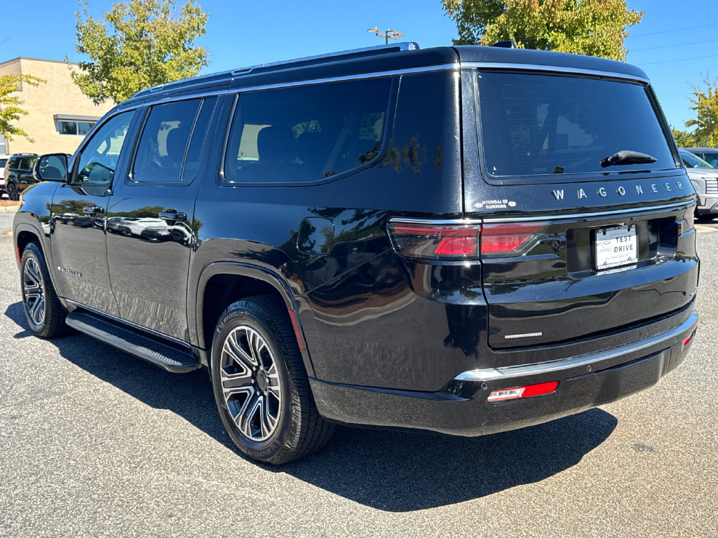 Used 2023 Jeep Wagoneer L Series II AWD/4WD image 32