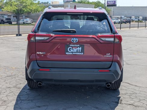 Used 2022 Toyota RAV4 LE AWD/4WD image 7