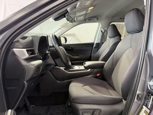 Used 2023 Toyota Highlander LE AWD/4WD image 10