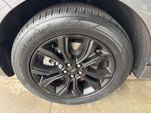 Certified 2023 Ford Edge SE w/ Black Appearance Package image 17