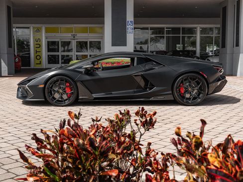 Used 2024 Lamborghini Revuelto AWD/4WD image 27
