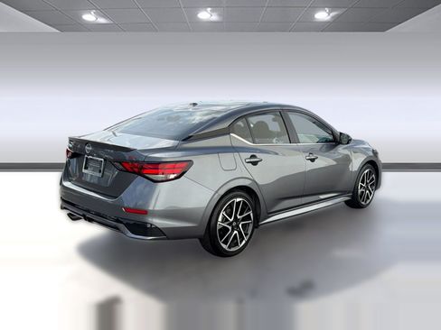 Used 2025 Nissan Sentra SR FWD image 9