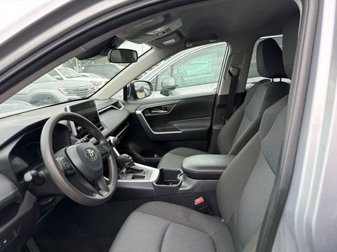 Used 2025 Toyota RAV4 XLE FWD image 2