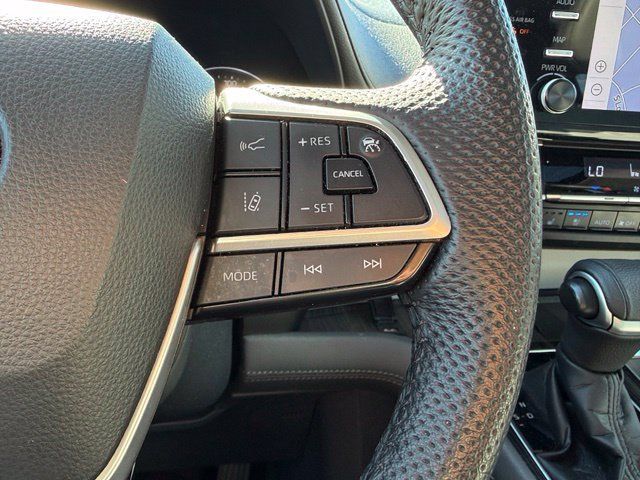 Used 2022 Toyota Sienna Limited AWD/4WD image 25